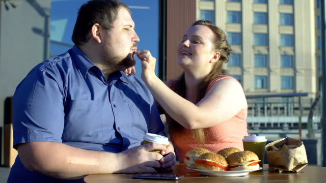幸福肥獲證實　外國研究發現：熱戀中情侶平均會變胖5.8公斤