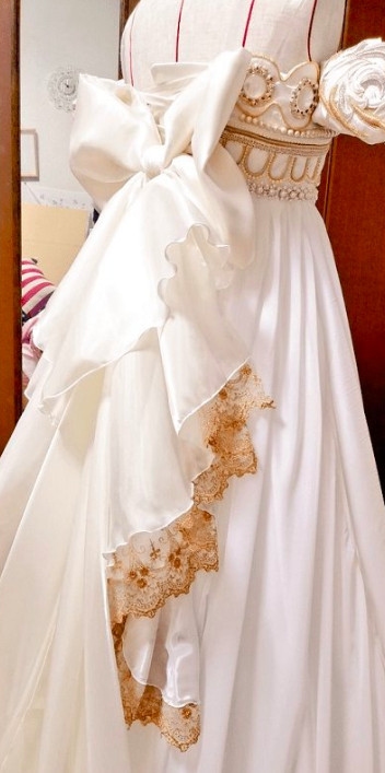 上輩子修來的神仙閨蜜！　好姐妹出嫁…她手製「月光仙子婚紗」 讓她當最美新娘