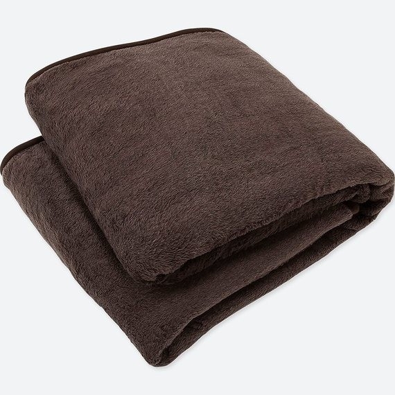 冬季必備！Uniqlo熱賣10秒加溫「發熱毯」　日網友抱怨：蓋上就起不了床！