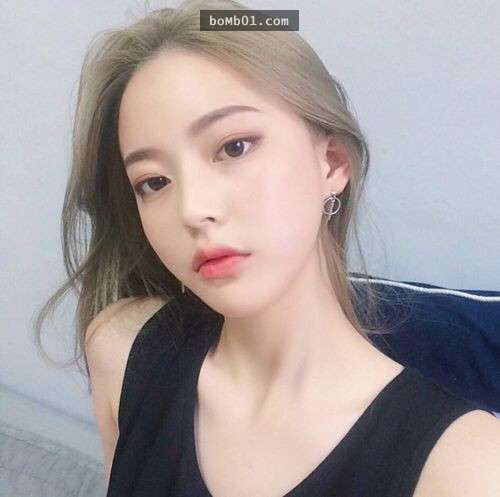韓國女生現在已經覺得「放大片很OUT」，她們用自己臉教大家4步驟就可以擁有最潮的「空氣妝」！
