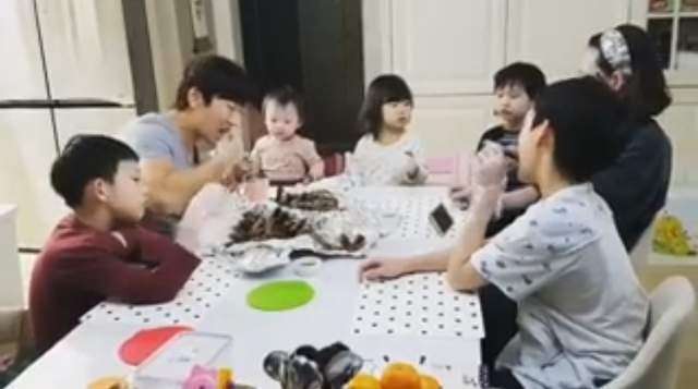 不讓小孩去上學！　南韓歌手夫婦讓6個小孩留在家裡　上節目說：自學會更了解小孩優勢