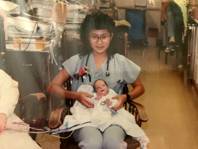 新來的醫生名字很耳熟…　護士驚訝認出「28年前顧過的嬰兒」