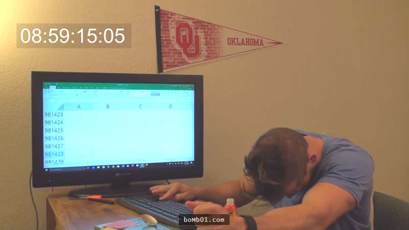 這個男子花了9個多小時「終於找到Excel最底下一行」，廢到笑的結果讓網友都立馬分享！