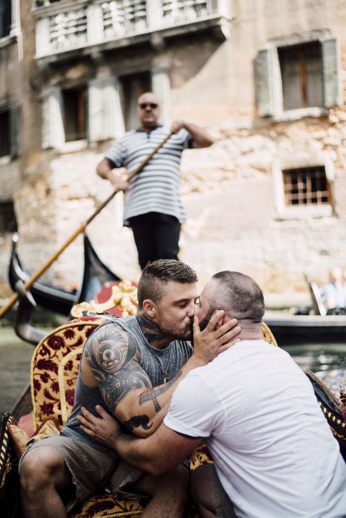 前奧運跳水選手跟男友在威尼斯旅遊時突然被求婚，「熊熊戀」的逆天萌翻畫面讓網友都被閃哭了！