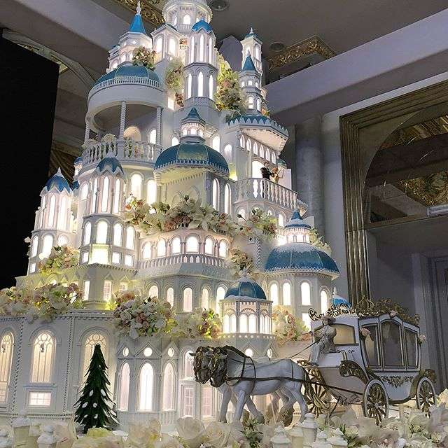 4公尺結婚蛋糕要價520萬！　賓客一進場全被閃瞎　馬車還會移動夢幻到不行