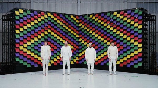背後是567台印表機！最潮團體「OK Go」的新MV靠「不停印出紙張」完成，療癒度爆表！