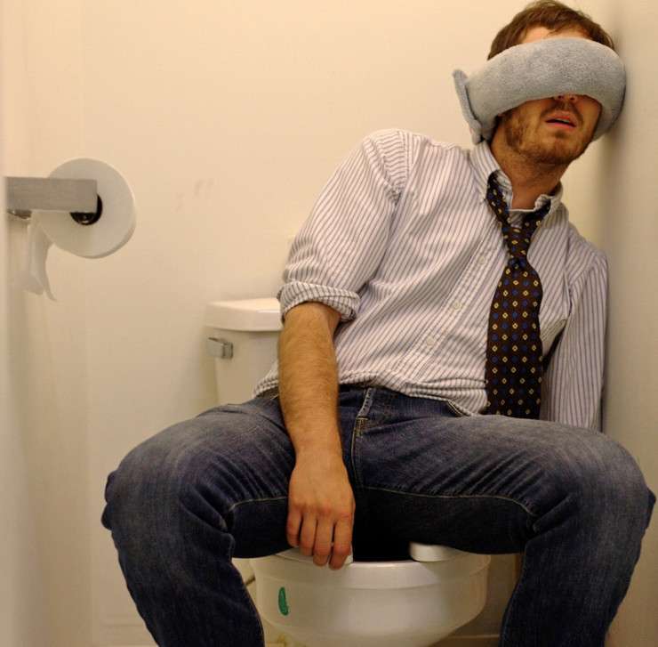 1年有7個小時躲在廁所裡　男人解釋怪異舉動：只是想要一點寧靜