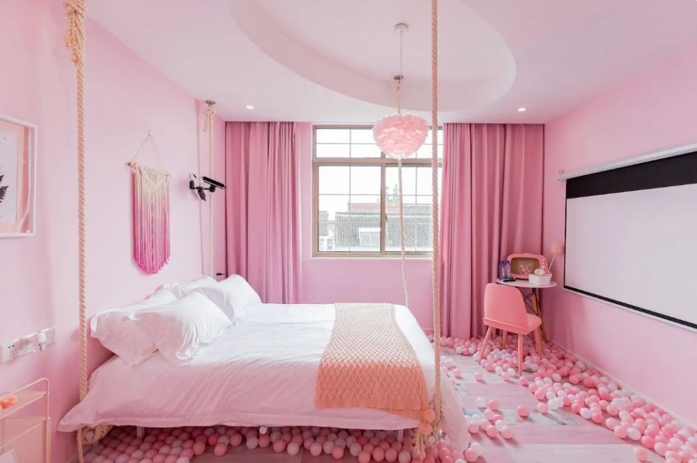 「迪士尼樂園民宿」根本公主的家！　粉色球池、玻璃步道美到浮誇～