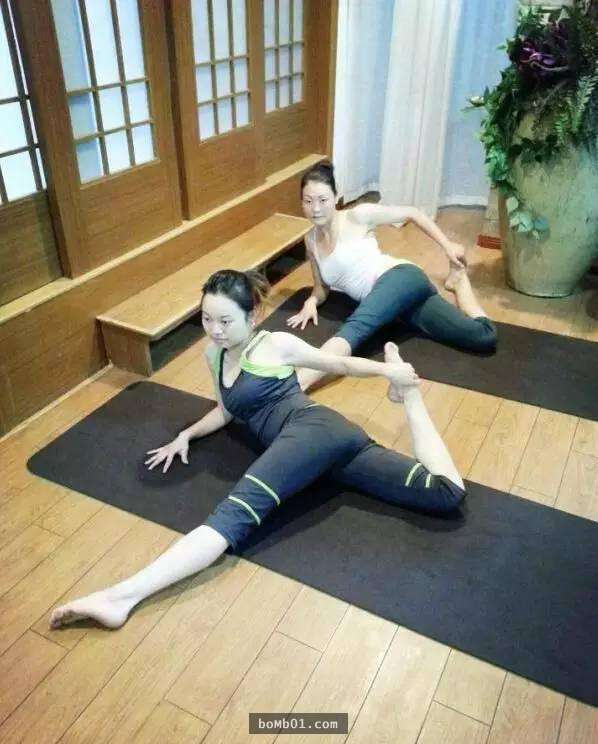 初學者一定要知道的「全套入門瑜珈25式」都在這裡了，每天練一次就能消除肩頸痠痛和減肥！