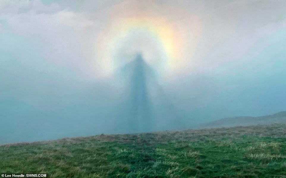 顯靈了？攝影師漫步拍到「彩虹中的天使」　科學家認證：是罕見奇景