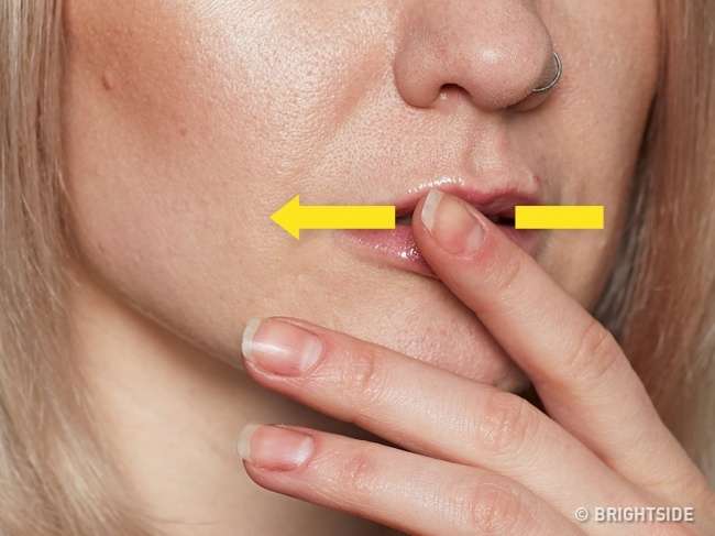 壓力大時用食指輕拍嘴唇…　8種心理學家也很常用的「紓解壓力妙方」