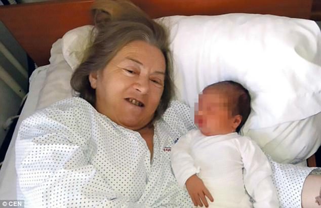 這個女人花20年時間嘗試終於在60歲生下寶寶，結果丈夫一句「她會哭」就拋棄她們！
