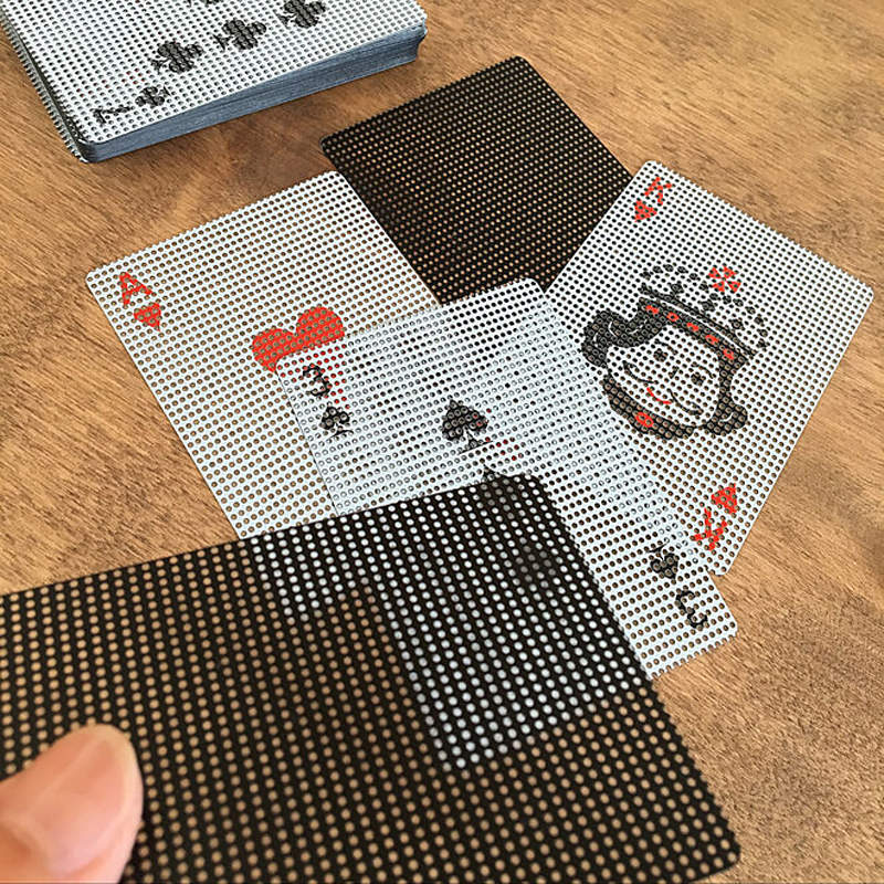 日本推超神奇「半透明撲克牌」　玩起來心好慌：真的不會被看到底牌嗎？