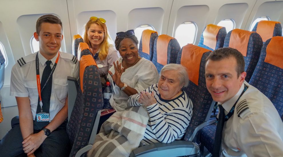 離開世界前想搭一次飛機　95歲老婦人誠心許願「大家都幫她實現願望」