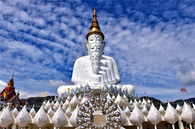 泰國最科幻奇異的「5座巨大佛像」　每個角度都讓人想狂拍照