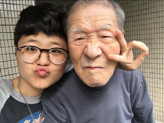 96歲失智爺爺「老夏」慶生完離世，臨走前奶奶在他耳邊輕聲說「好好的走」…逼哭所有人！