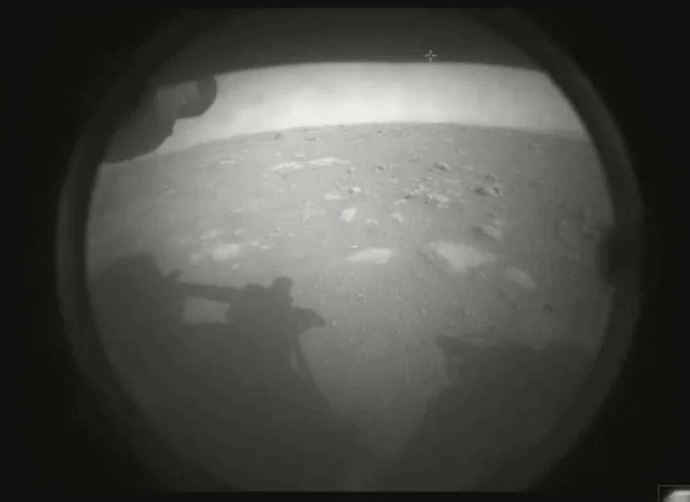 NASA毅力號著陸火星！　人類首度拍下「火星彩色照片」：還能感受外星的風聲