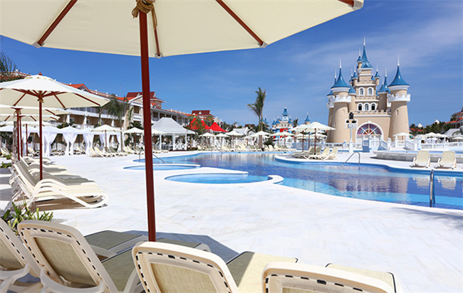 西班牙斥資28億「童話城堡飯店」新開幕　「7泳池+水上樂園」入住宛如當貴族
