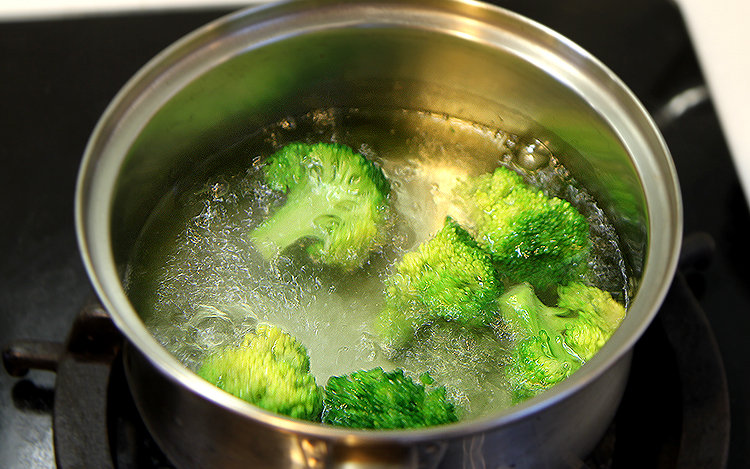 花椰菜拿來水煮「根本是最錯誤的」煮法，90%的人都不知道要這樣煮才是最防癌的！