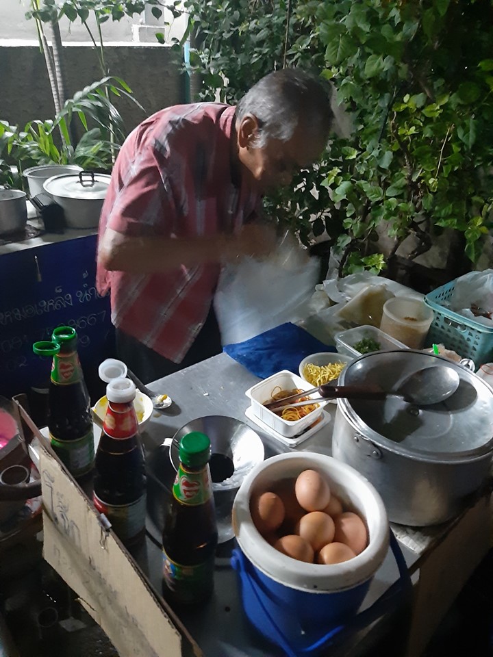 沒有家人...78歲爺爺「凌晨3點」賣粥賺溫飽　一天卻只賣出一碗