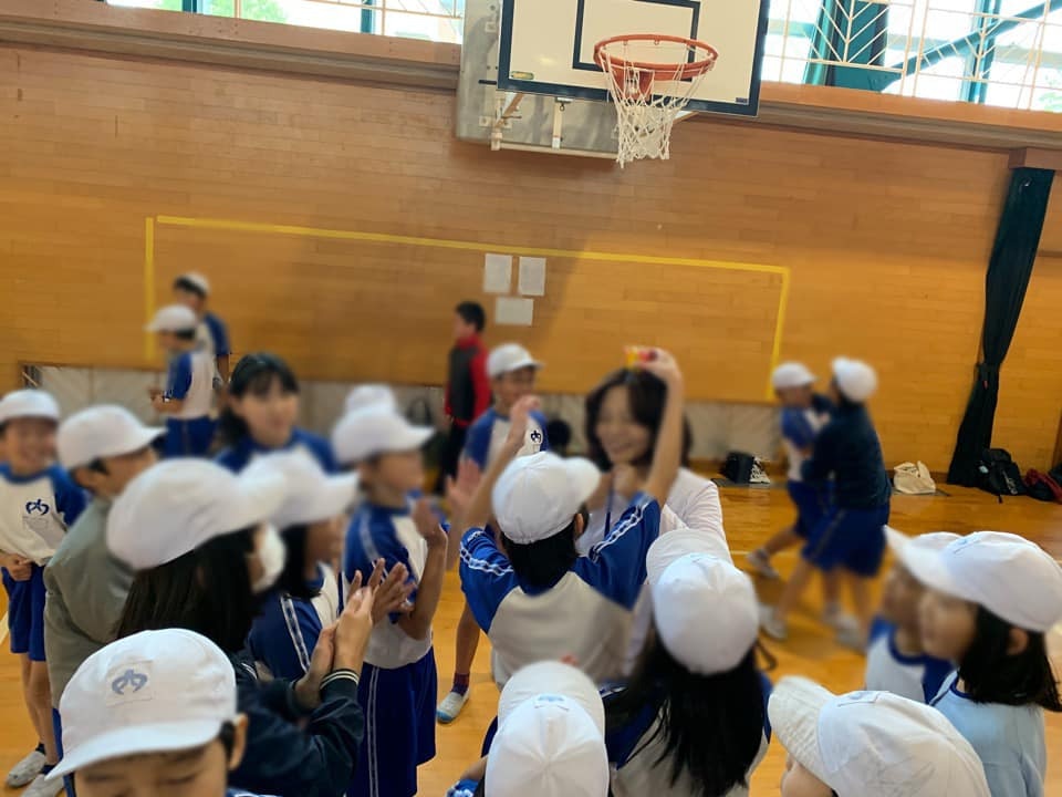 功課多到「沒時間和家人相處」　日本小學首推「無作業日」：好好去玩！