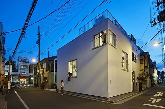 日本夫妻大膽改造22坪小屋　變成「空剩窗戶的白色箱子」卻住很爽