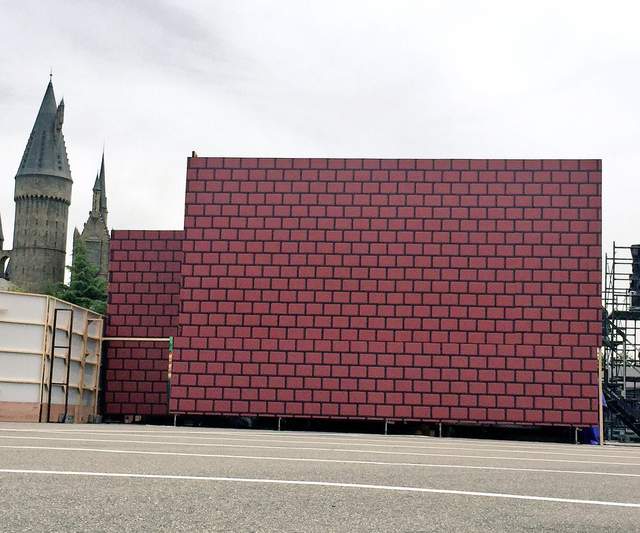 環球影城「瑪莉歐園區施工照片」大公開，神秘紅磚牆的真面目讓網友超驚嘆！