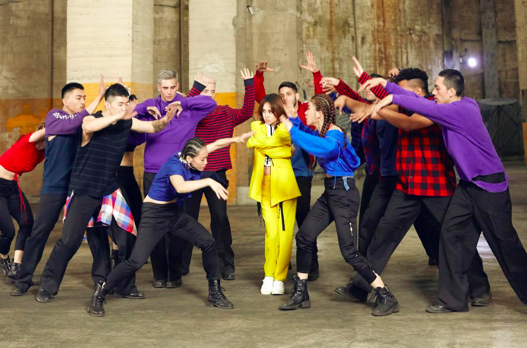 蔡依林《玫瑰少年》舞蹈MV「挑戰高難一鏡到底」　海外導演拍完狂讚：實力太強！