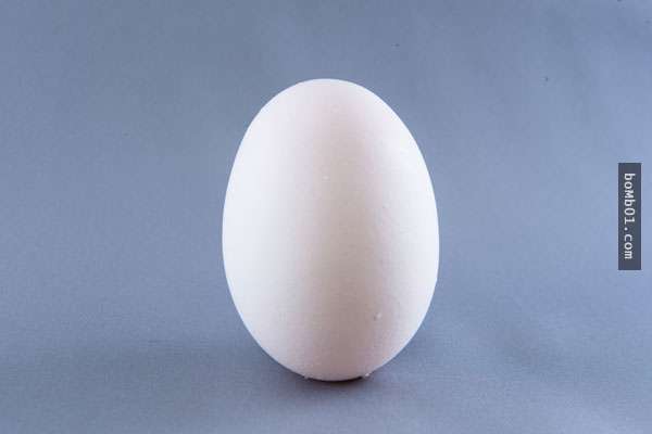 一招教你辨識雞蛋是否新鮮，趕快將這超實用的技巧學起來以免以後吃壞肚子！
