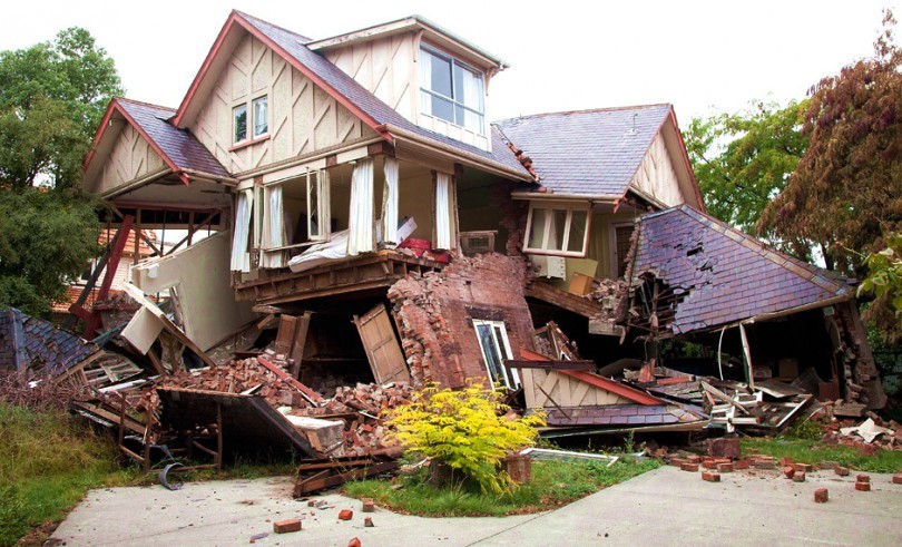 地震發生時「你應該這樣做」才能保命，這個終極版地震求生方法你和家人一定要知道！