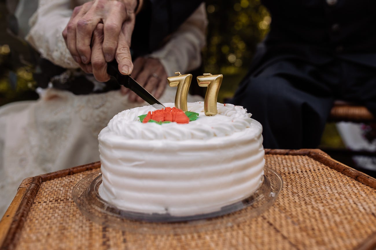 結婚77週年還沒「拍過婚紗照」！　安寧機構幫助「近百歲夫妻」圓夢：初見反應太感動