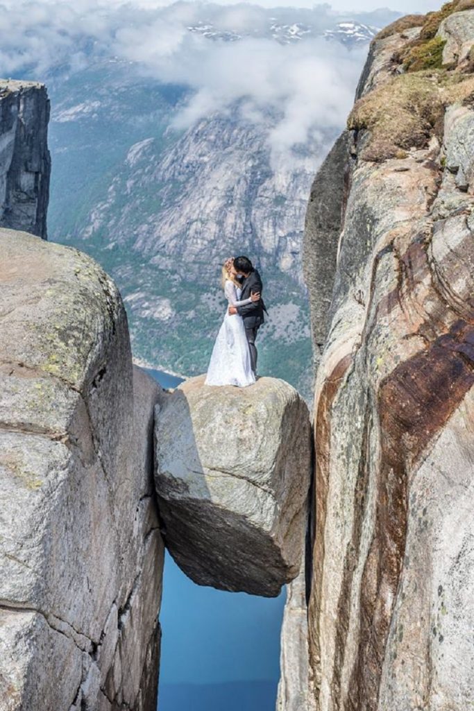 這對新人的「史詩級婚紗照」環遊了11個國家拍攝，完全不求人只花了3萬就完成！