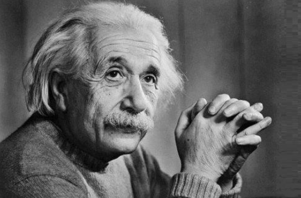 愛因斯坦照片為什麼只有上半身？　「罕見全身照」笑翻網友：不放是對的