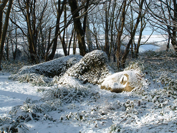 森林失落的女神...雕塑「融入大自然」變一幅畫　冬季換穿「雪之禮服」超級美❤