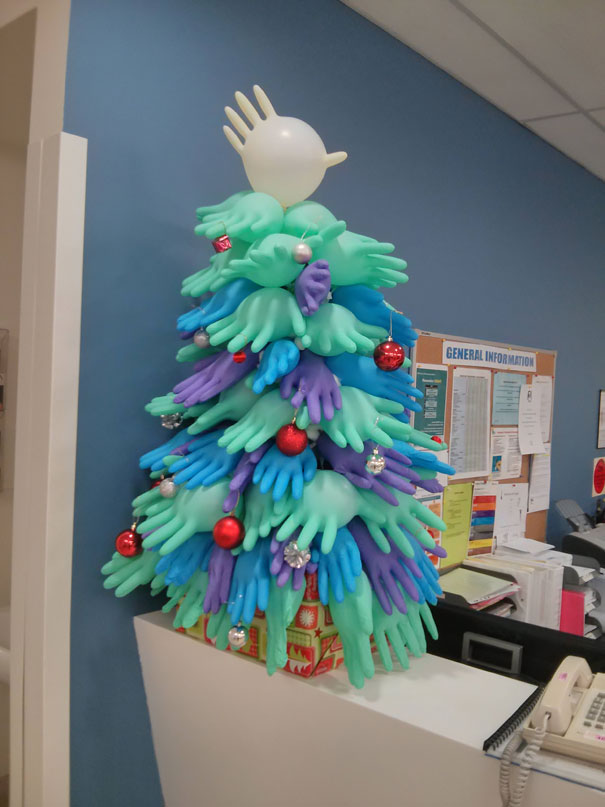 醫院過的聖誕節跟外面不一樣　30張展現「醫護人員憋很久了」的創意裝飾照片