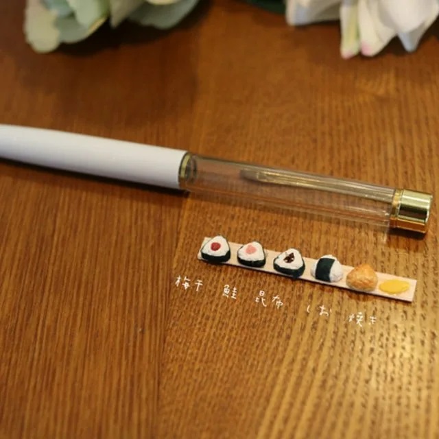 越寫越餓！　日本文具商「把握壽司縮小」塞進原子筆　用看的就療癒：還有絕美和菓子版