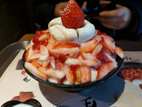韓國人氣「整顆蜜桃冰」席捲IG　「爆量水蜜桃」同時攻佔少女的胃和心