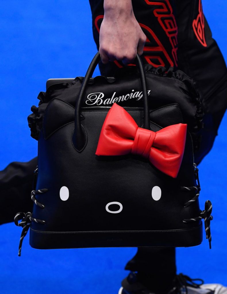 巴黎世家 x HELLO KITTY聯名推「專鼠新品」　3色包包可愛到過年必秀