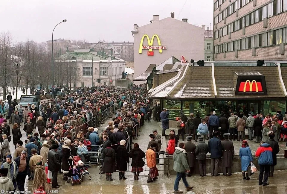 俄羅斯人排爆麥當勞！　遭制裁「關閉850家門市」創奇景：好怕吃不到