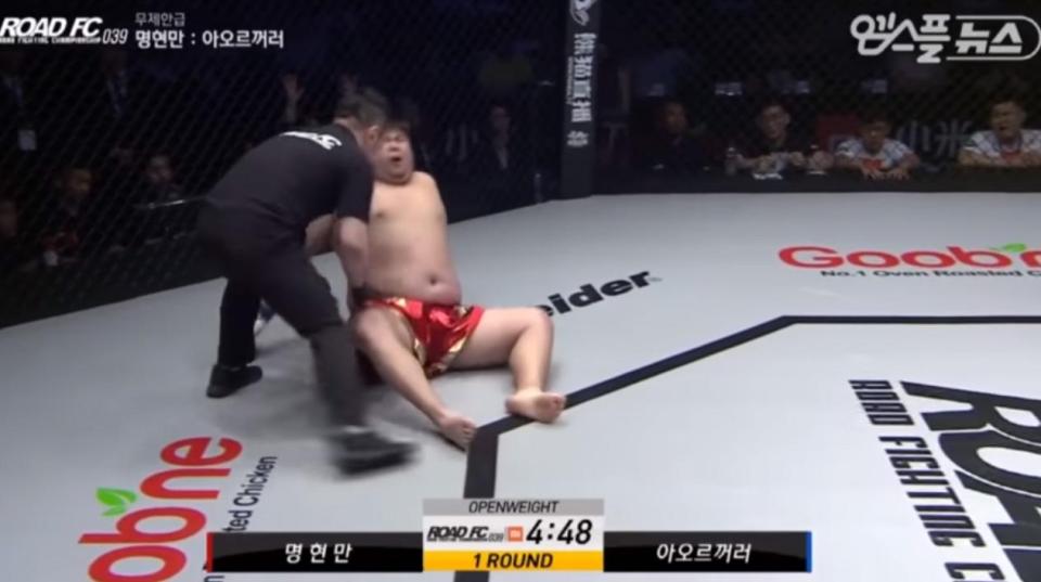 韓國MMA選手超卑鄙「開賽7秒便踢襠」，中國網友暴怒挖出他之前對女生做過的事反擊！