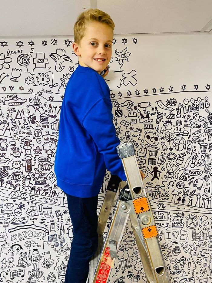 記得他嗎？9歲愛塗鴉小男孩完成新作品　再有人給他白牆求作畫