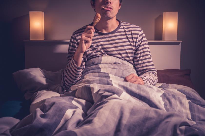 睡前吃點宵夜「與體重無關」　日本研究出3大好處：吃完還能邊睡邊瘦