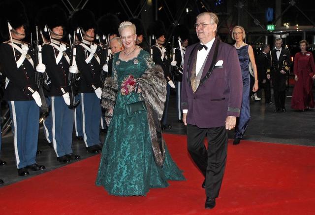 80歲誕辰！180cm丹麥女王慶生「顏值不遜女明星」　私底下「超隨意穿搭」更美❤