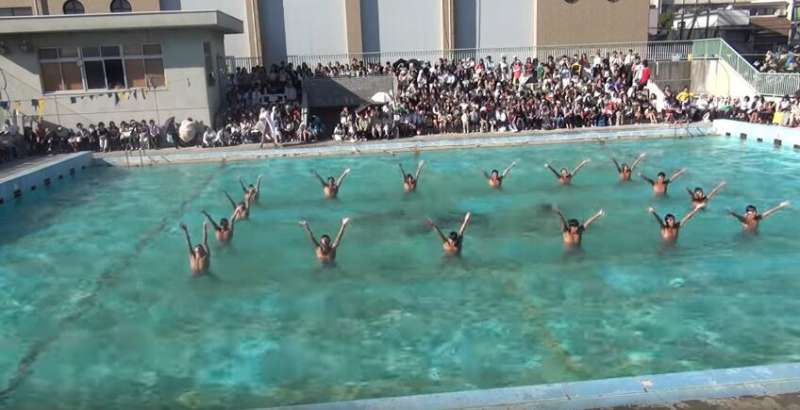 日本水男孩表演「水上芭蕾版冰雪奇緣」　艾莎一出場全場瞬間暴動