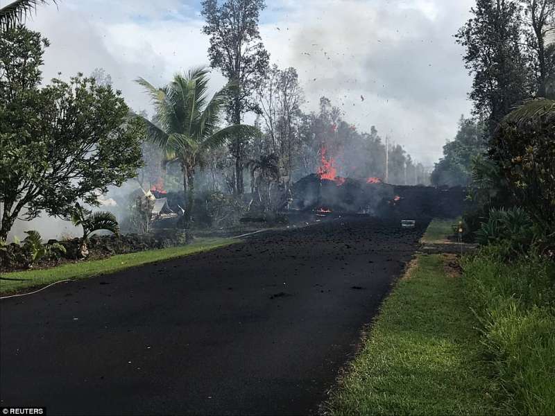 火山爆發完是6.9強震！　夏威夷出現「熔岩在地上流」的奇觀