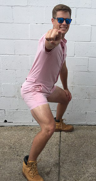 美國潮男現在都在挑戰駕馭男生專屬的「蕾絲服裝」，完全透視的設計越看越覺得驚奇！