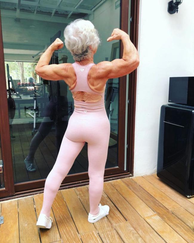 阿嬤都在重訓！74歲勇嬤「2年甩肉30公斤」　狂操健身器材網跪：偶像！