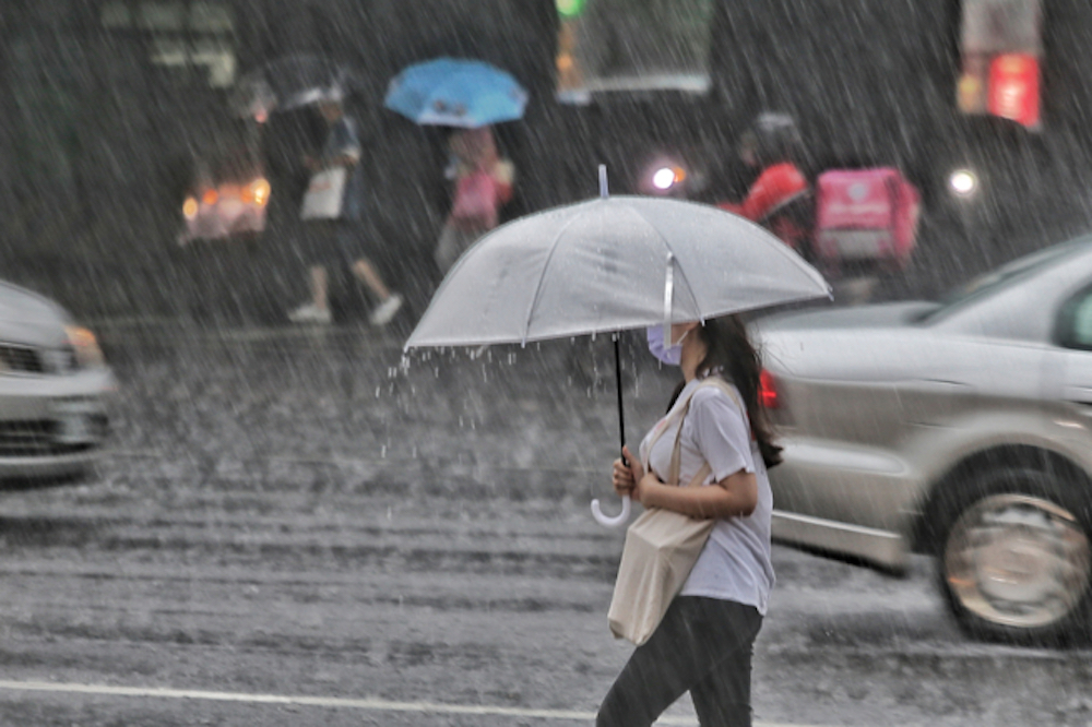 又要下雨了！雙颱大迴轉　全台劇烈天氣「雨連下3天」