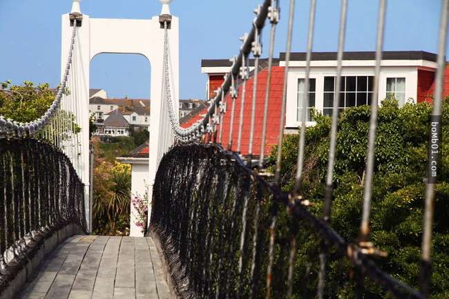 小島上的「神秘民宿」只能通過吊橋抵達　100％的私人空間就像來到了世外桃源