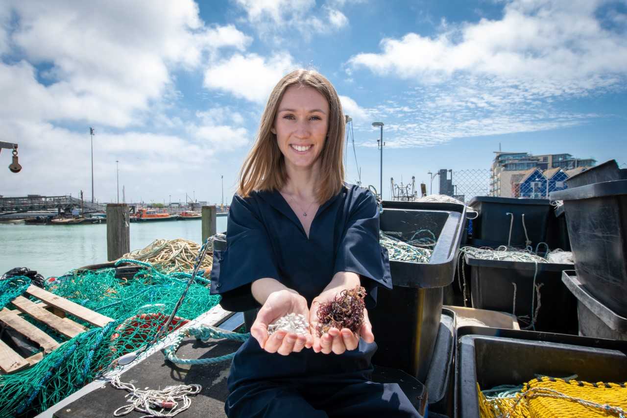 1隻魚做1400個袋子！　大學生發明環保「魚皮塑膠」100%分解還能堆肥